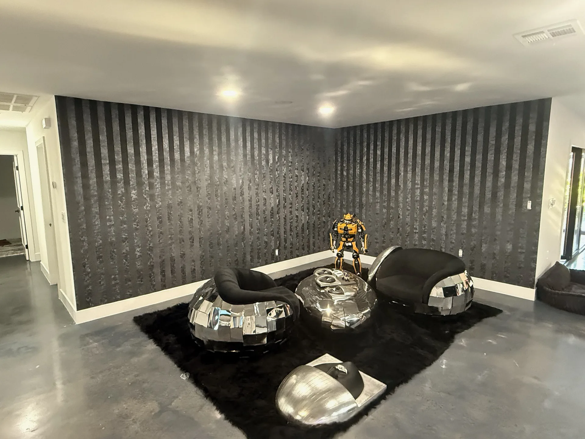 Residential wallpaper installation